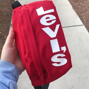 Levi’s® Logo Sling | Red | Fanny pack